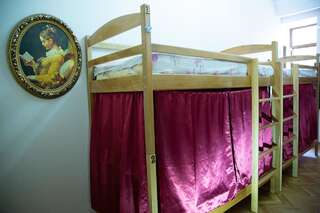 Хостелы Bivouac Hostel Ереван Кровать в общем 8-местном номере для мужчин и женщин-1