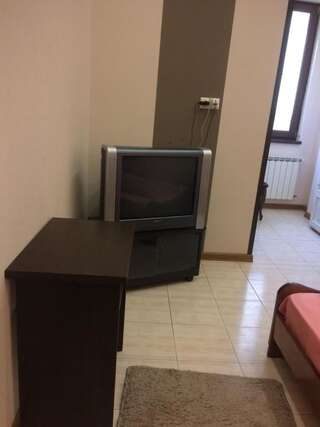 Хостелы Bivouac Hostel Ереван Большой двухместный номер с 1 кроватью или 2 отдельными кроватями-15