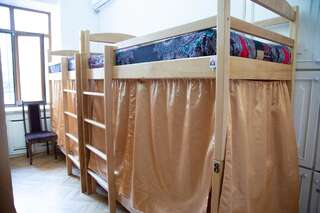 Хостелы Bivouac Hostel Ереван Кровать в общем 8-местном номере для мужчин-1